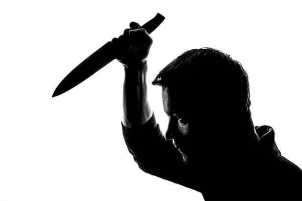 梦见别人拿刀杀我_梦见追杀他人解梦_梦见拿着刀追杀他人