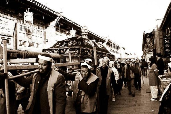 梦见死人预示_梦见棺材寓意_梦到死人
